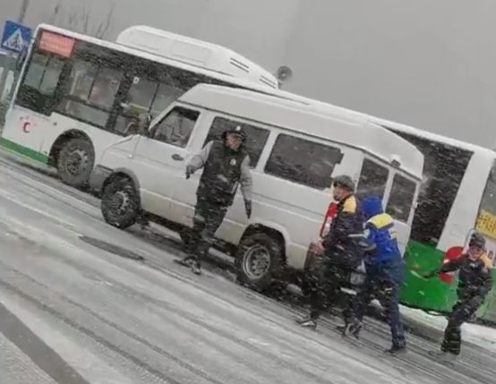 ����ѩ�е��ൺ���°���С�����뻯�����Ƴ�����