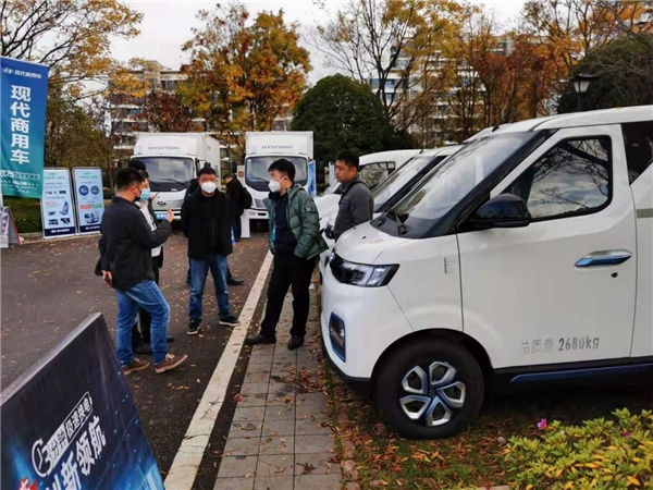 更有北汽EV5换电版车型通过“车电分离”技术
-DHL快递