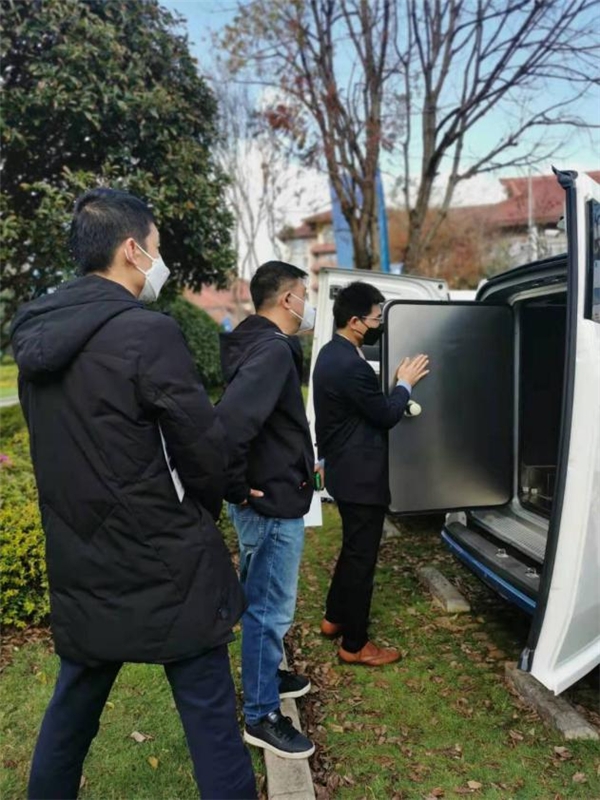 更有北汽EV5换电版车型通过“车电分离”技术
-DHL快递