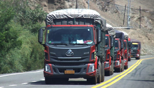 近期300台乘龙子母车批量交付山东某运输公司
-DHL快递
